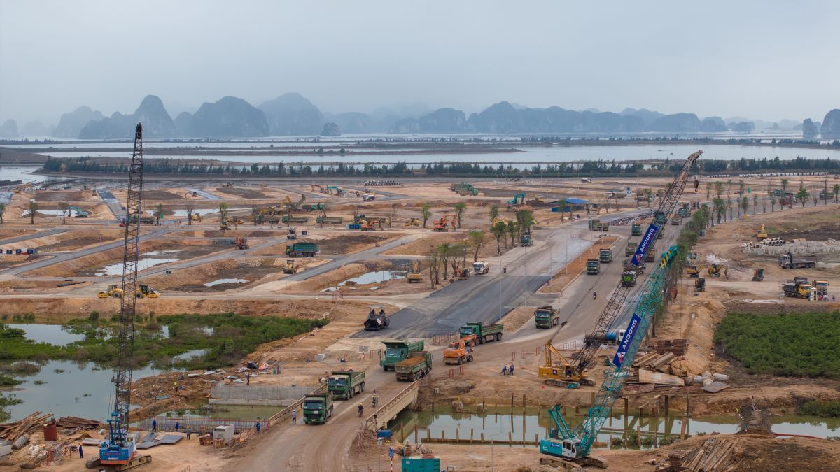 Công trường Vinhomes Global Gate Hạ Long